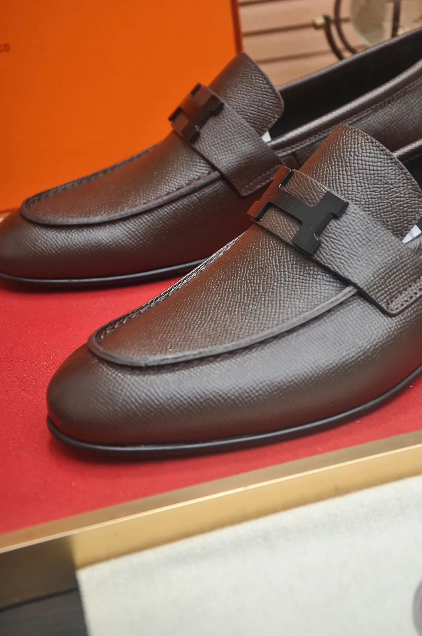 Men's shoes💰540💶[HERMES] (cowhide lining)🍀Italian top luxury🍀He does not pursue novel styles and gorgeous colors, but attracts the favor of successful men with his flawless, elegant and classic style. Formal leather shoes This very comfortable, simple and stable style allows you to easily match any style! The pattern is absolutely 1:1 refined from the original case, and we strive for excellence in materials, imported cowhide + cowhide lining💪💪💪extraordinary texture👍! .Code number: 39-45 (45 customized)